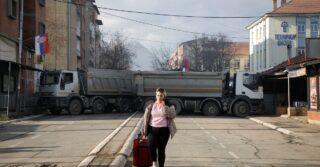 Косовский министр говорит, что Сербия стремится дестабилизировать ситуацию в стране