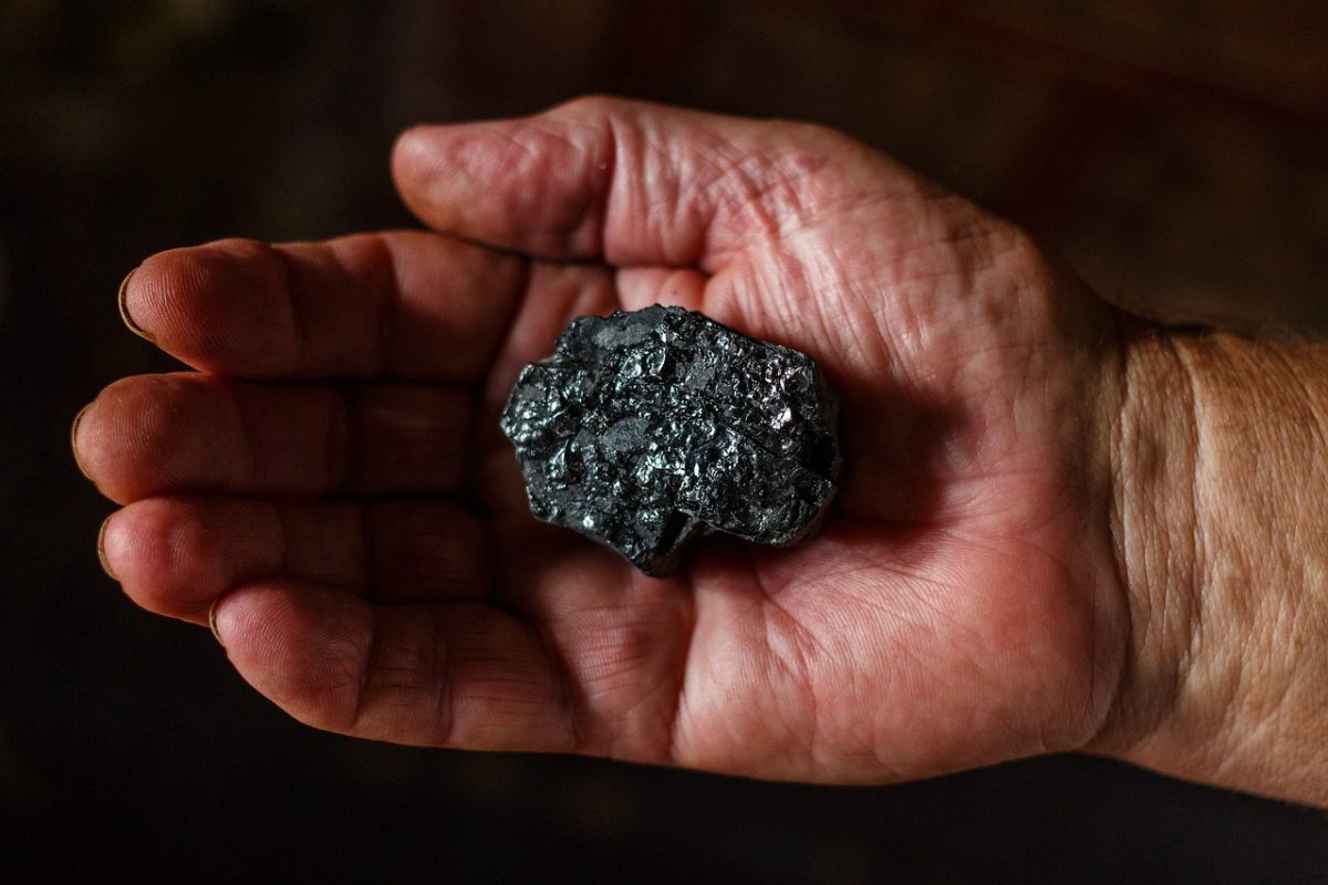 В Казахстане в госсобственность вернули месторождения золота, угля, железа и меди (уголь, шахта)
