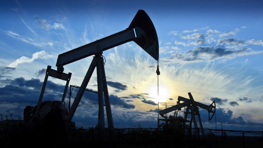 Ачкулаков: Казахстан должен вернуться к допандемийным показателям нефтедобычи в 2023 году
