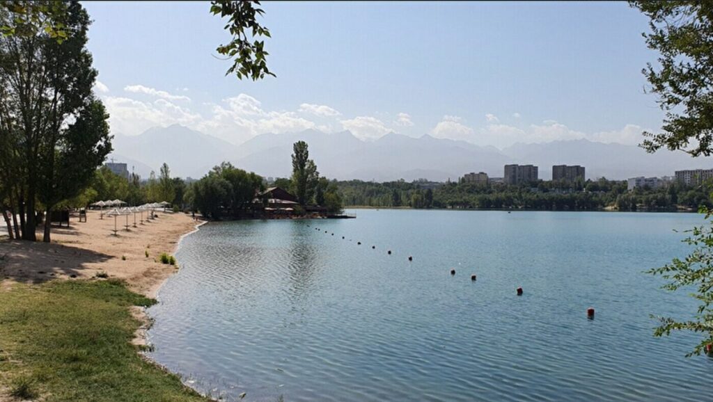Акимат Алматы обещает очистить Сайран, Карасу и Аэропортовское озера за семь месяцев