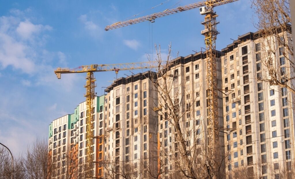 В Казахстане могут ввести уголовную ответственность за заселение в недостроенные дома