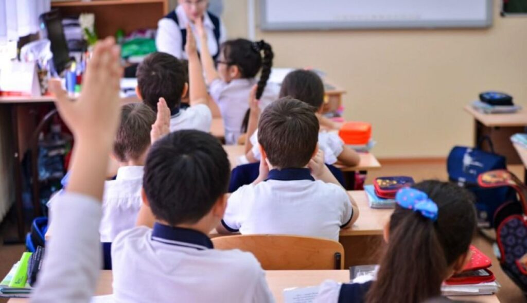 В Казахстане за годы независимости число школ уменьшилось на 1,4 тысячи
