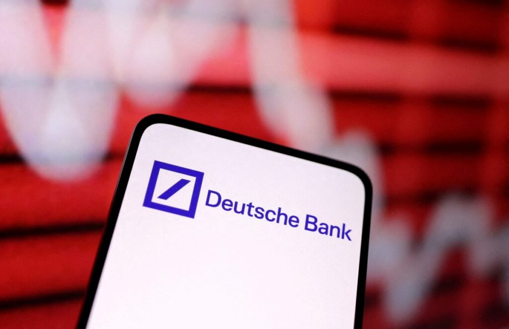 Акции Deutsche Bank и UBS упали из-за опасения по поводу банковского сектора