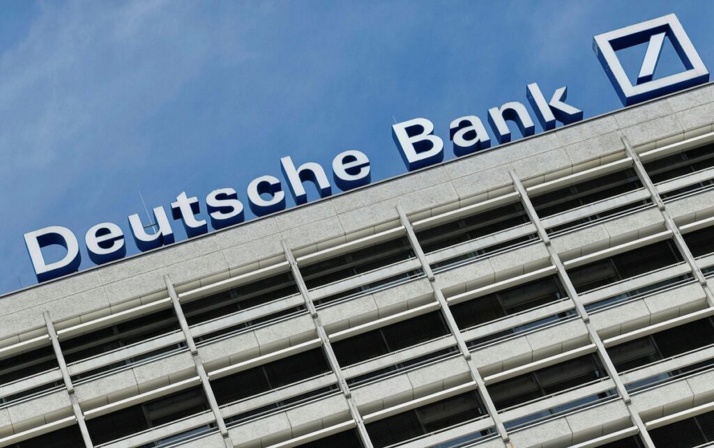 Акции Deutsche Bank падают, стоимость страховки от дефолта растет
