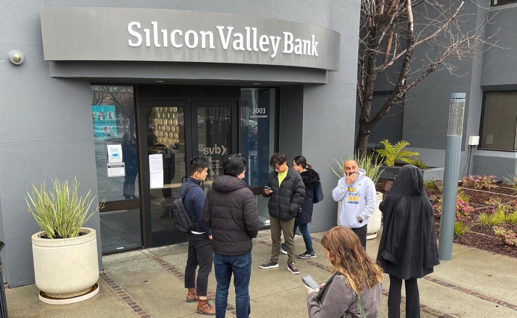 Анализ: падение Silicon Valley Bank обнажает системные проблемы по мере исчезновения дешевых денег