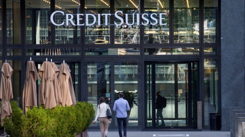 Банк Англии провел экстренные переговоры с международными партнерами на фоне кризиса вокруг Credit Suisse