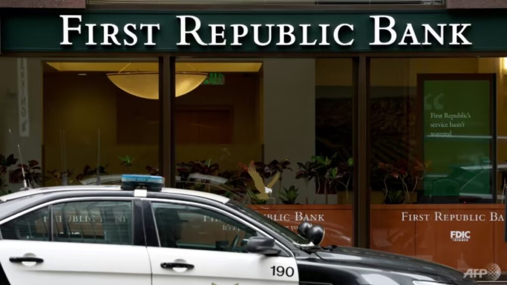 First Republic Bank на спасение получил  млрд депозитов от крупных банков