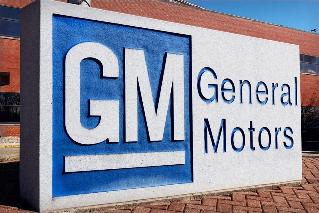 General Motors сокращает сотни рабочих мест для снижения затрат