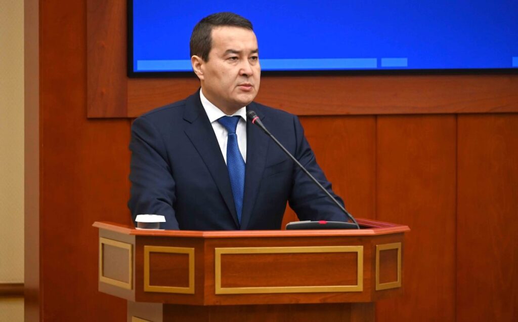 Глава государства подписал указ о назначении Алихана Смаилова премьер-министром РК