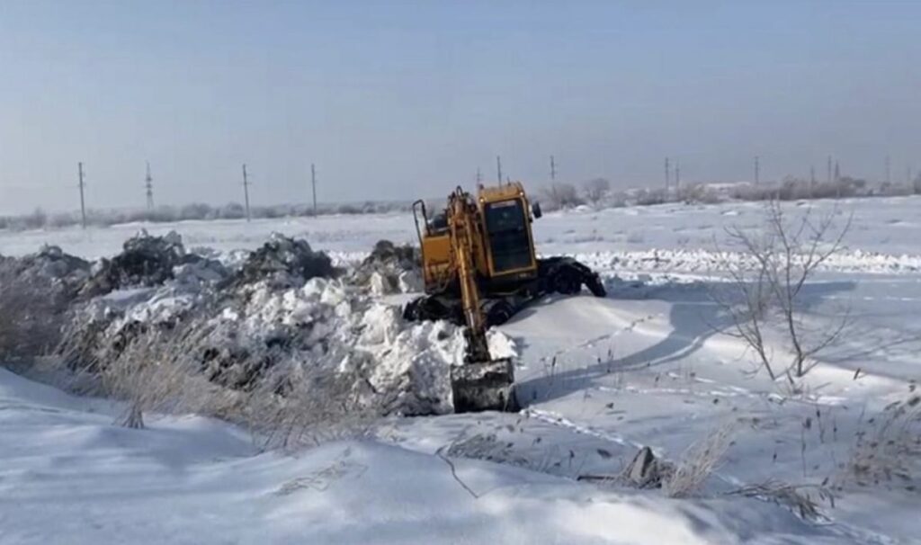 Из Карагандинской области вывезли более 2 млн кубометров снега