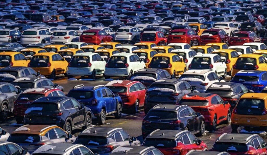 Количество зарегистрированных легковых авто в Казахстане выросло до годового максимума