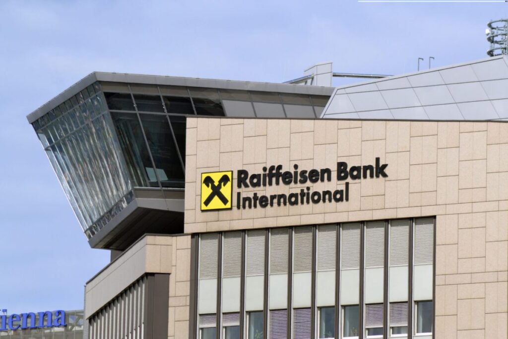 Минфин Австрии не видит признаков обхода санкций в идее обмена активами Raiffeisen Bank International и Сбербанка