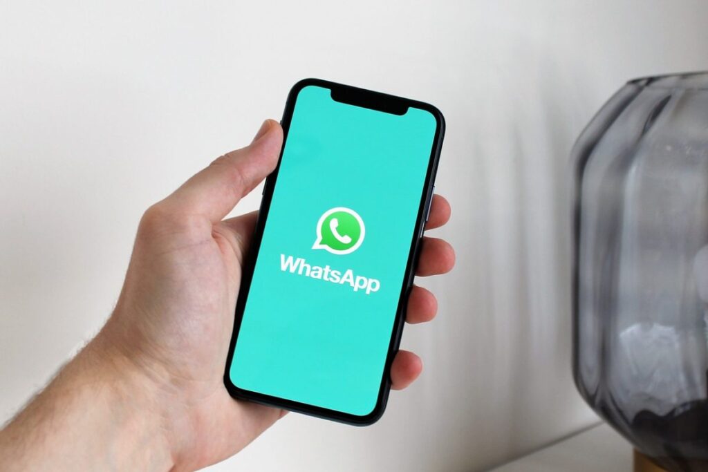 Логотип WhatsApp yf телефоне