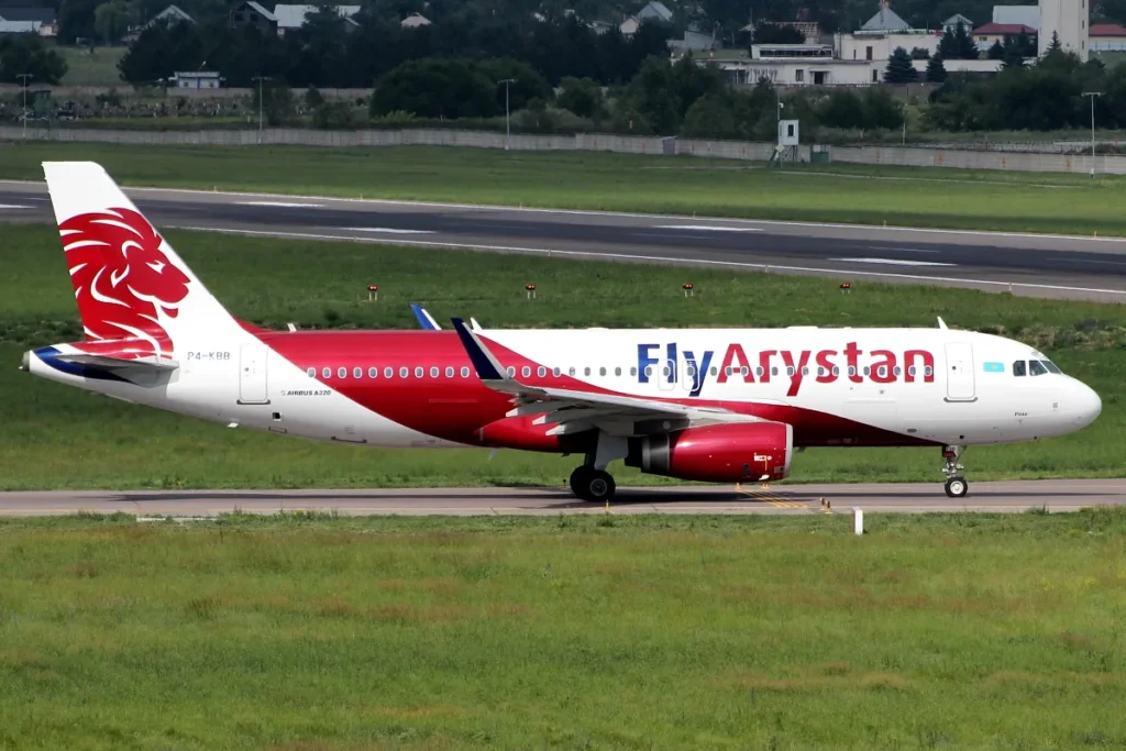 Самолет авиакомпании FlyArystan готовится в вылету