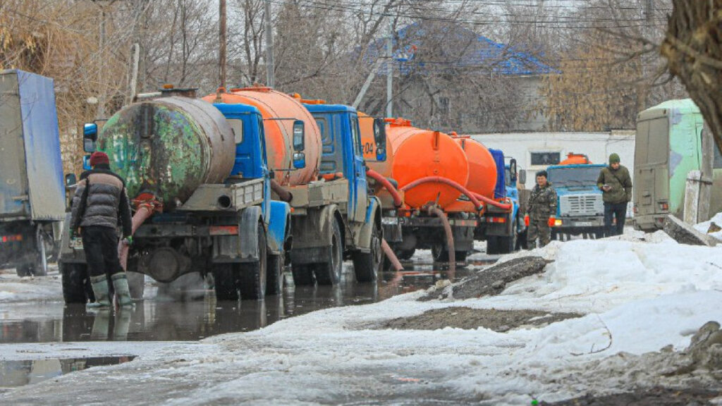 Потоп в Кобде: аким области взял ситуацию под личный контроль