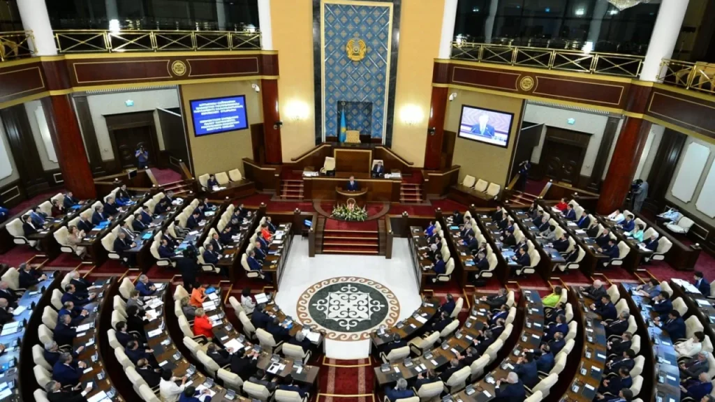 Президент поручил созвать 1-ю сессию Парламента РК 8-го созыва