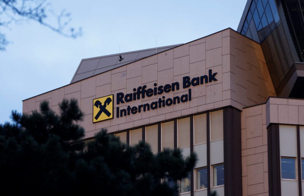 Raiffeisen Bank International рассматривает варианты выхода из бизнеса в России после требований ЕЦБ