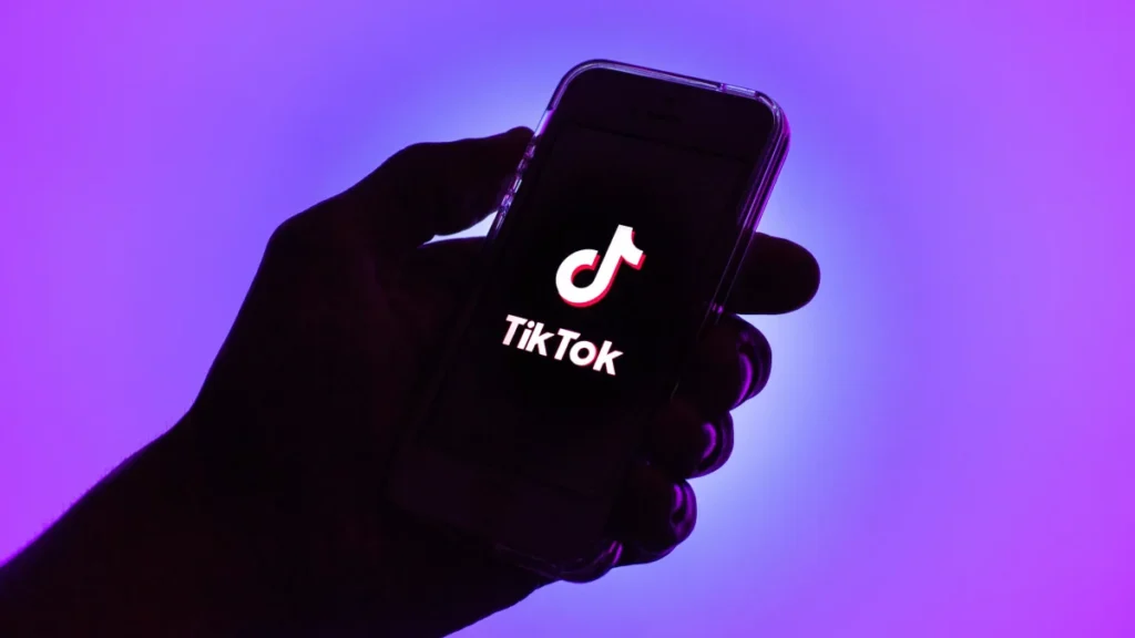 TikTok ограничит подросткам экранное время до 60 минут в день
