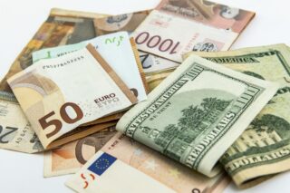 Увеличение доллара привело к ускорению падения евро после