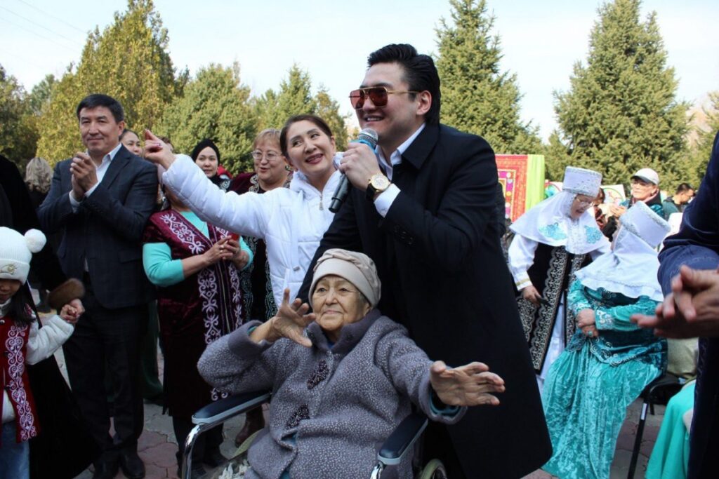 В Алматы поздравили ветеранов и детей с психоневрологическими заболеваниями с праздником Наурыз