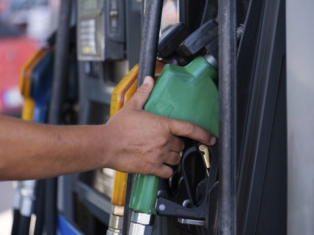 В Казахстане намерены ввести предельные цены на оптовую продажу бензина и дизеля