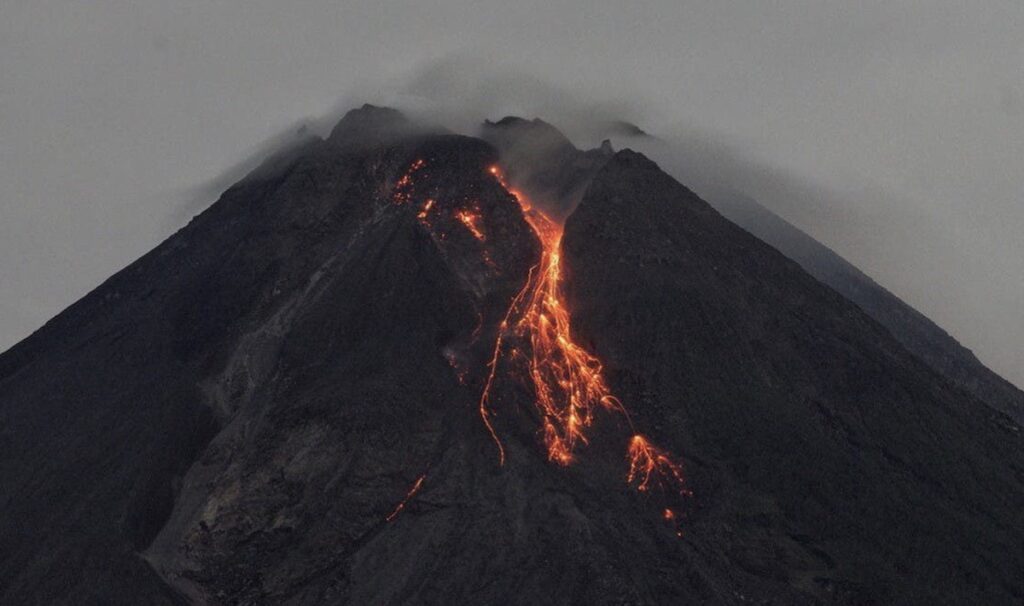 Вулкан в восточной части ДР Конго проявляет вулканическую активность