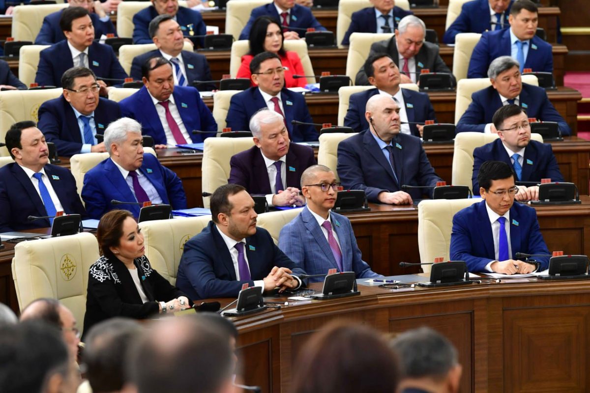 Первая сессия обновленного парламента