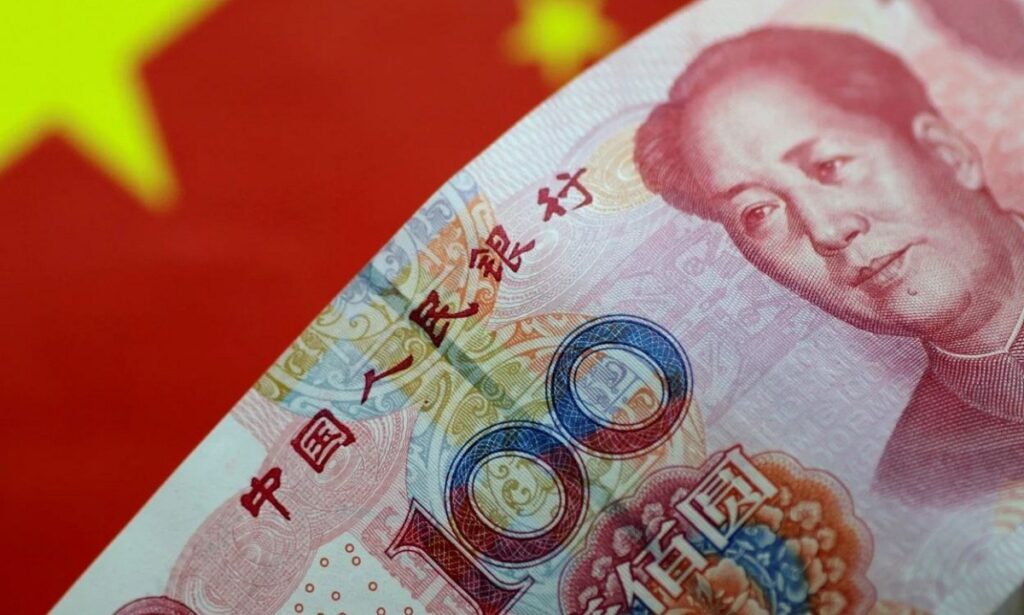 Юань падает из-за перспективы увеличения ликвидности после понижения требований к резервам коммерческих банков