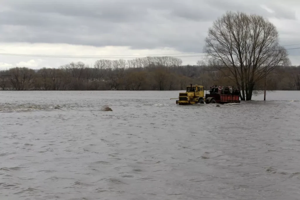 На севере Казахстана уровень воды в Ишиме поднялся на четыре метра