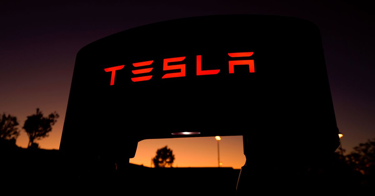 Акции Tesla падают, так как опасения по поводу маржи затмевают