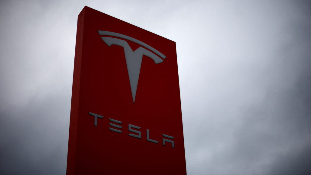 Маск заявил, что Tesla нацелена на рост продаж выше прибыли