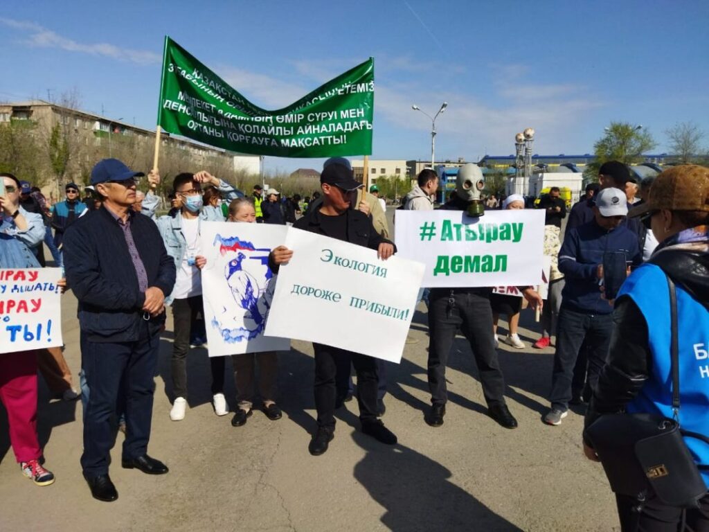 Митинг для привлечения внимания к экологическим проблемам проходит в Атырау