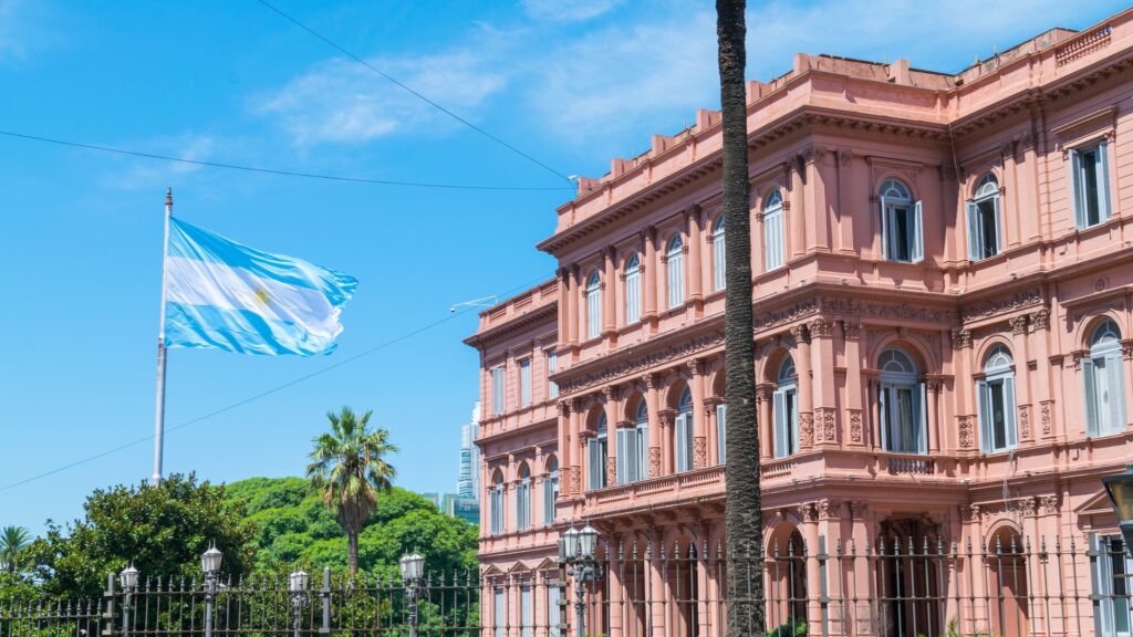 МВФ прогнозирует инфляцию на уровне 98,6% в Аргентине в 2023 году
