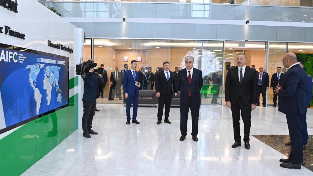 Президенты Азербайджана и Казахстана посетили Международный финансовый центр «Астана»