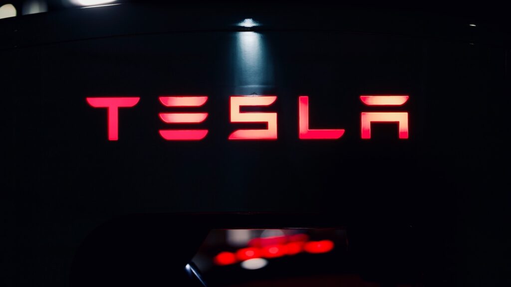 Прибыль Tesla в центре внимания - ценовая война EV разгорается с новой силой