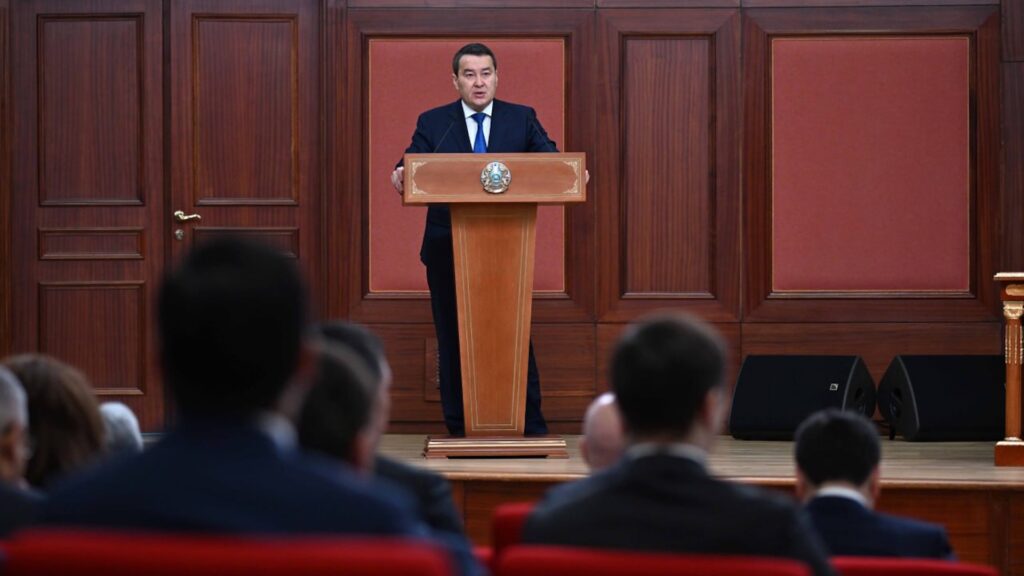 Смаилов ответил, как правительство Казахстана будет решать проблему дефицита ГСМ