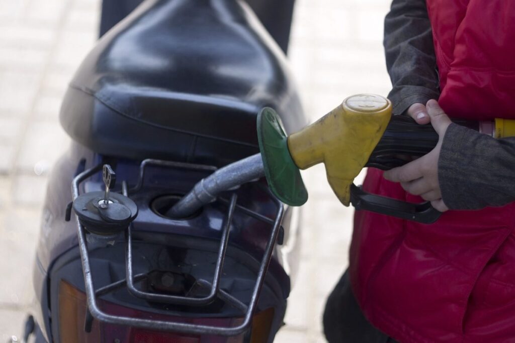 Смаилов высказался о поднятии цен на бензин и дизель «Мы вынуждены»