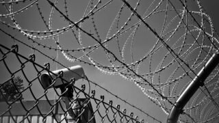 Осужденные получили право на телефонные консультации с адвокатом и врачом