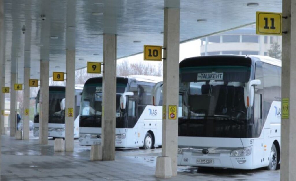 В Узбекистане запускают регулярное автобусное сообщение между Туркестаном и Нурафшоном