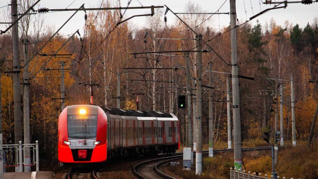 15-летний подросток получил термические ожоги после подъема на крышу грузового поезда в Карагандинской области