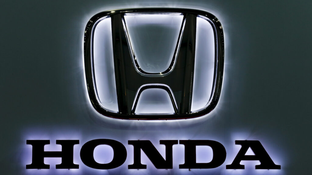 Логотип Honda крупным планом