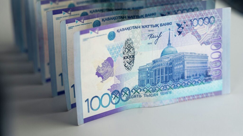 Депозиты в казахстанских банках к концу апреля 2023 года сократились до 30,2 трлн тенге - Bizmedia.kz
