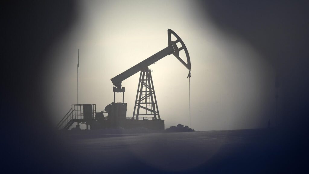 Добыча нефти в США сократилась на 100 тысяч баррелей в день