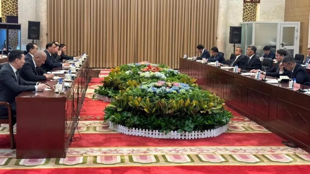Казахстан и Синьцзян-Уйгурский район Китая договариваются о повышении товарооборота до 1 млрд долларов в год