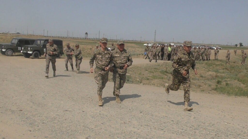 На востоке Казахстана к тушению пожара привлекли военнослужащих
