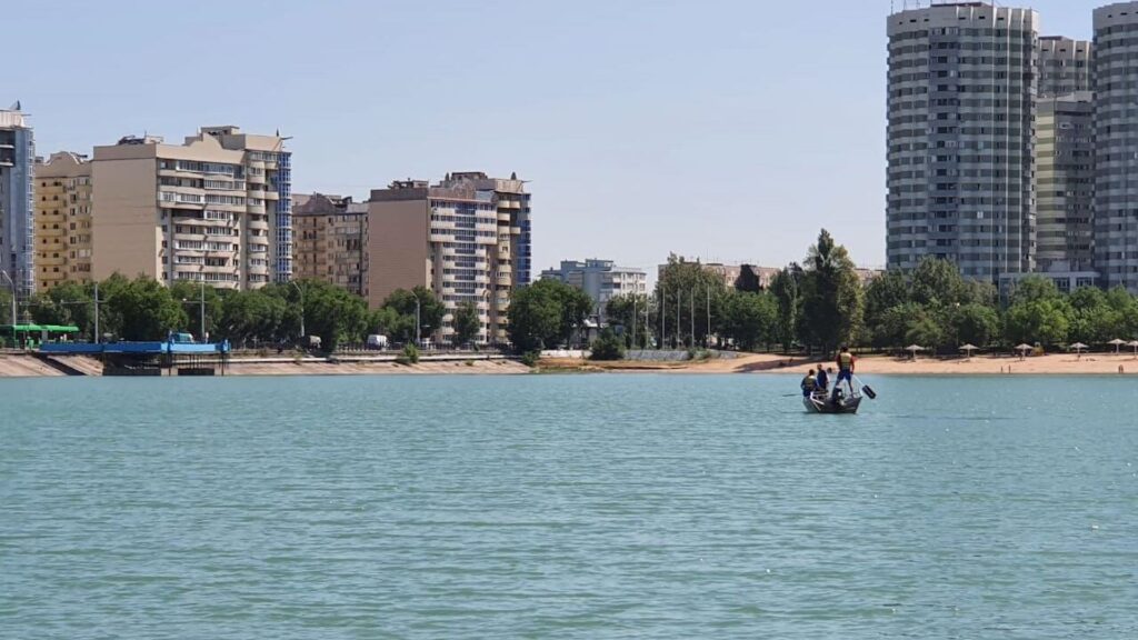 Пляж на озере Сайран закроют в этом году