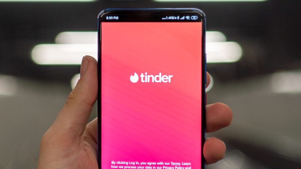 Приложение Tinder в России перестанет работать после 30 июня