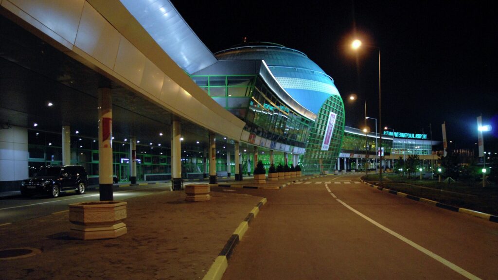 Аэропорт Астаны ночью