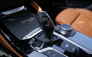 В Алматы автосалоны заставляли клиентов покупать дополнительные аксессуары