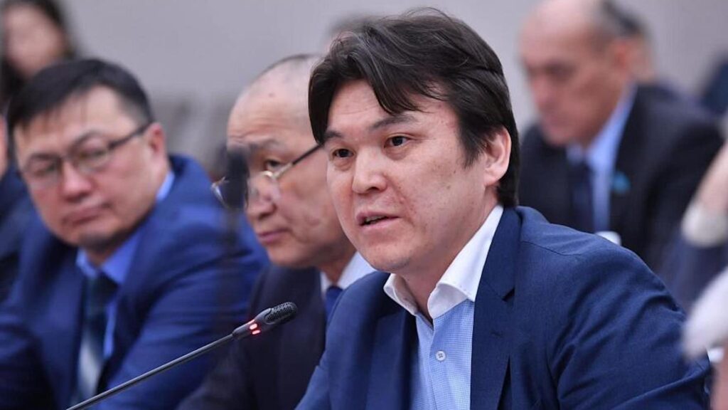 В Казахстане партия «Байтак» исключила своего председателя за нарушения